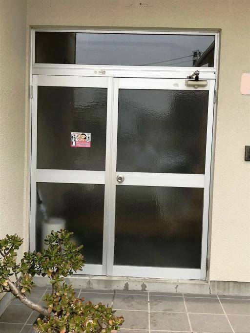 広海クラシオ 徳島店の玄関ドア交換:1DAYリフォーム工事⑨の施工前の写真1