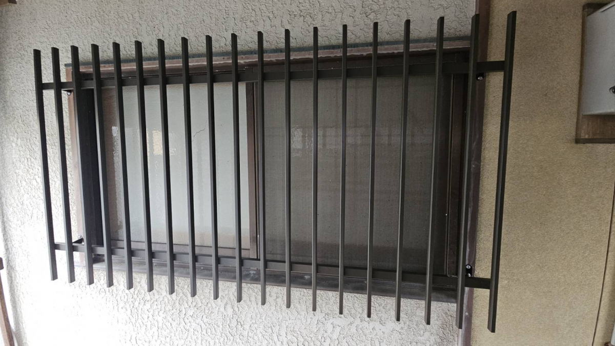 鶴谷トーヨーテックの千葉県 鴨川市 アルミ面格子 取付工事の施工後の写真1